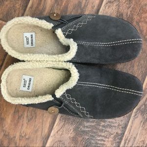 Gently used Earth Origins clogs